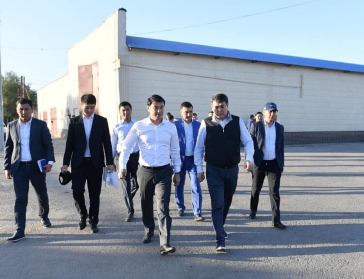 ДАРХАН САТЫБАЛДЫ ТҮРКІСТАНДАҒЫ НЫСАНДАРДЫ АРАЛАП, ТҰРҒЫНДАРМЕН КЕЗДЕСТІ