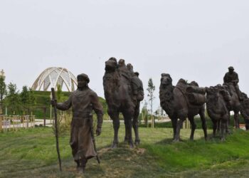 ТҮРКІСТАН: СӘУЛЕТІ ЕРЕКШЕ САЯБАҚ ТУРИСТЕРДІ ТАҢ ҚАЛДЫРУДА