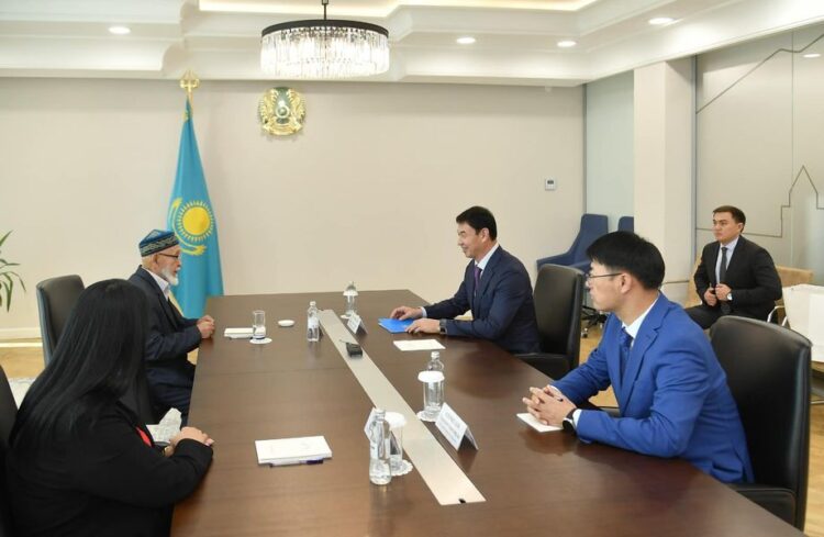 АҚСАҚАЛҒА ПРЕЗИДЕНТТІҢ ХАТЫ ТАПСЫРЫЛДЫ