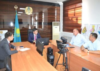 ЖЕТІСАЙ АУДАНЫНЫҢ ӘКІМІ ҚАНТ ӨНДІРУ ЗАУЫТЫН САЛУҒА НИЕТТІ ИНВЕСТОРМЕН КЕЗДЕСТІ