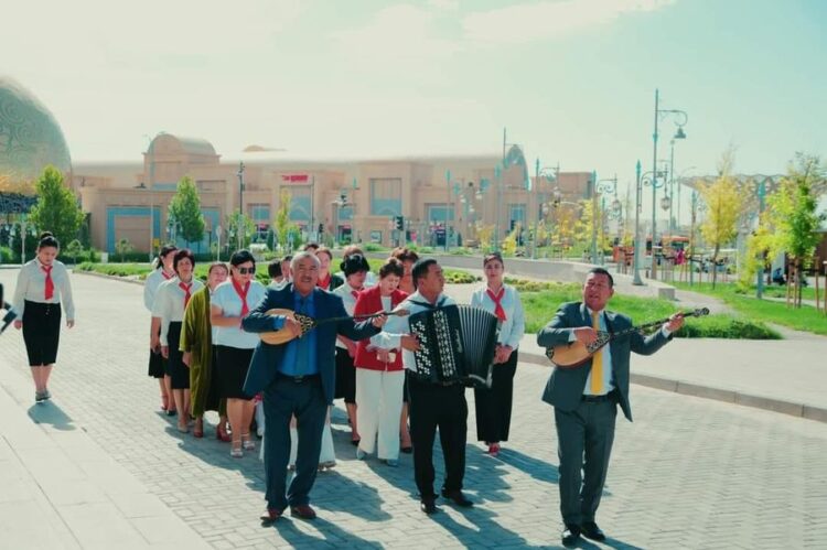 ОБЛЫСТЫҚ КІТАПХАНАҒА ШАРДАРАЛЫҚ КІТАП КЕРУЕНІ КЕЛДІ