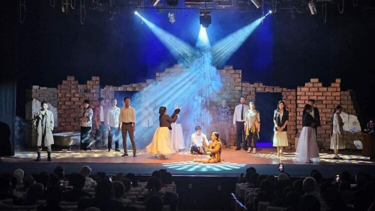 ТҮРКІСТАН: ЖЕТІСАЙ ДРАМА ТЕАТРЫ 55-ШІ МАУСЫМЫН ЖАҢА ТУЫНДЫМЕН АШТЫ