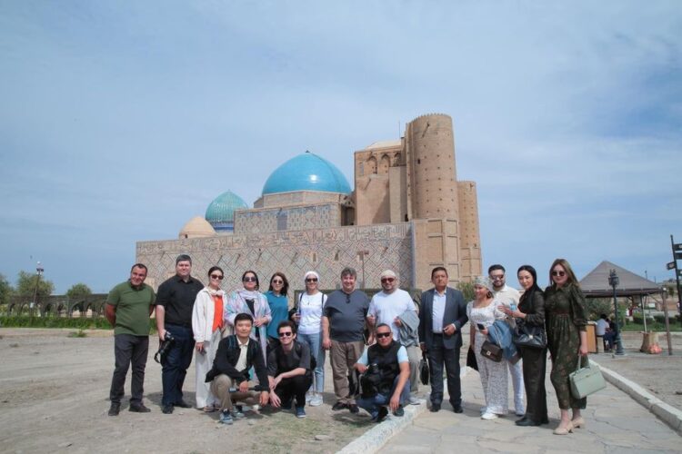 ТҮРКІТІЛДЕС ЕЛДЕРДЕН КЕЛГЕН ДЕЛЕГАЦИЯ ТҮРКІСТАН ОБЛЫСЫНЫҢ ТУРИСТІК ӘЛЕУЕТІН НАСИХАТТАУДЫ БАСТАДЫ