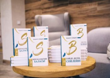 ТҮРКІСТАНДА БЕКЖІГІТ СЕРДӘЛІНІҢ ҚОС ТОМДЫҒЫ ОҚЫРМАНҒА ЖОЛ ТАРТТЫ