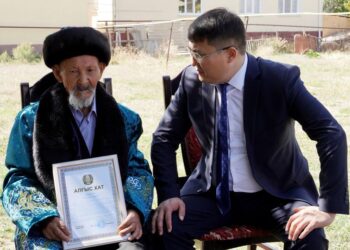 ЖҮЗДЕН АСҚАН ҚАРИЯЛАРҒА ҚҰРМЕТ КӨРСЕТТІ