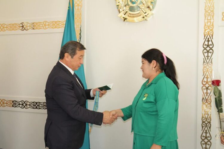 ТҮРКІСТАН: МАҚТААРАЛДА 11 МЫҢНАН АСТАМ КӨПБАЛАЛЫ АНА ТҰРАДЫ