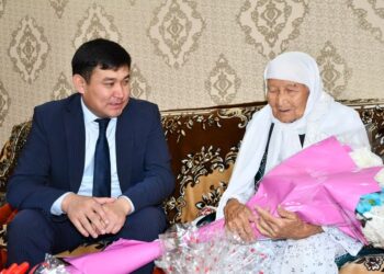 ORDABASY: АУДАН ӘКІМІ АРДАГЕРЛЕРДІ АРНАЙЫ БАРЫП ҚҰТТЫҚТАДЫ