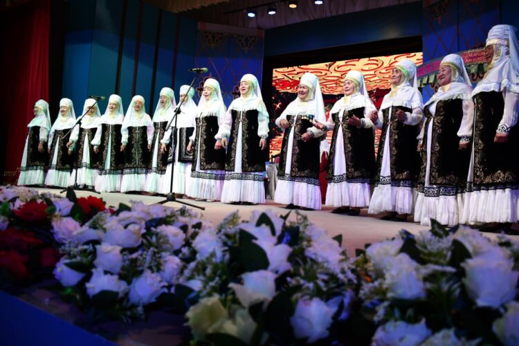 ORDABASY: АТАЛАР МЕН ӘЖЕЛЕРГЕ МЕРЕКЕЛІК СЫЙ-ҚҰРМЕТ КӨРСЕТІЛДІ