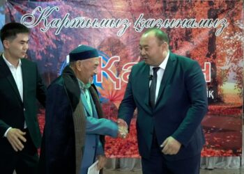 КЕЛЕС АУДАНЫНЫҢ ӘКІМІ АРДАГЕРЛЕРГЕ ҚҰРМЕТ КӨРСЕТТІ