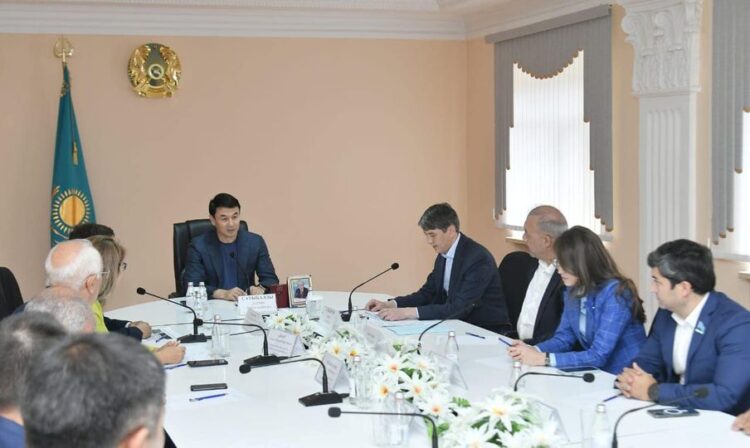 ДАРХАН САТЫБАЛДЫ КӘСІПКЕРЛЕРМЕН КЕЗДЕСТІ