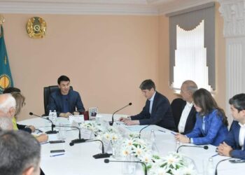 ДАРХАН САТЫБАЛДЫ КӘСІПКЕРЛЕРМЕН КЕЗДЕСТІ