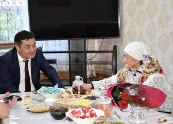 ТҮРКІСТАН: ОТЫРАРДА АҚ ЖАУЛЫҚТЫ АНАЛАР ҚҰРМЕТТЕЛДІ