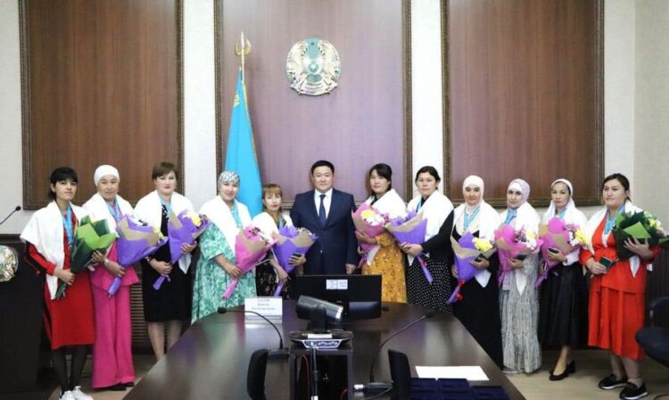 ТҮРКІСТАН: КЕНТАУДА КӨПБАЛАЛЫ АНАЛАР АРДАҚТАЛДЫ