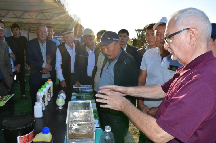 ТҮРКІСТАН: ОРДАБАСЫДА ШАРУАЛАРҒА МОЛ ӨНІМ АЛУДЫҢ ЖОЛДАРЫ ТҮСІНДІРІЛДІ