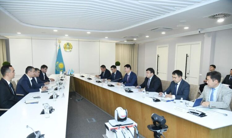 ДАРХАН САТЫБАЛДЫ ӨЗБЕКСТАНДЫҚ ИНВЕСТОРМЕН МАҚТА-ТОҚЫМА КЛАСТЕРІН ДАМЫТУ ЖОСПАРЫН ТАЛҚЫЛАДЫ