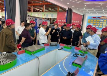 ТҮРКІСТАН ОБЛЫСЫНЫҢ ДЕЛЕГАЦИЯСЫ  ҚЫТАЙДАҒЫ ІРІ КӘСІПОРЫНДАРДЫ АРАЛАДЫ