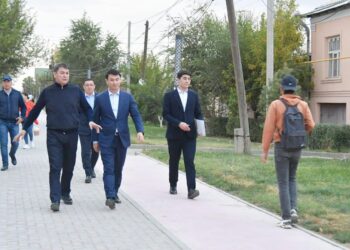 ДАРХАН САТЫБАЛДЫ ТҮРКІСТАНДАҒЫ ҚҰРЫЛЫС АЛАҢДАРЫН АРАЛАДЫ