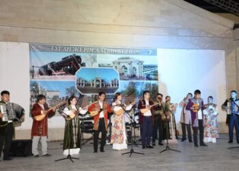 ТҮРКІСТАН ОБЛЫСЫНЫҢ ӨНЕРПАЗДАРЫ КӨРШІ АУДАНДАРДЫ АРАЛАП, ӨНЕР КӨРСЕТІП ЖҮР