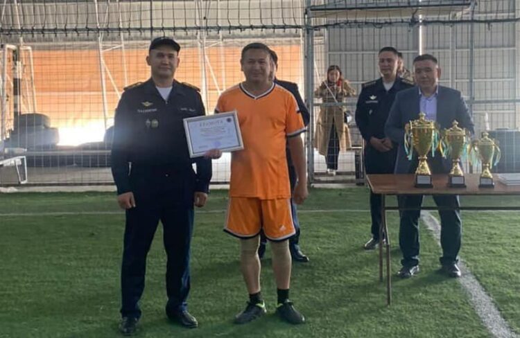 ТҮРКІСТАН: САРЫАҒАШТА ҚҰТҚАРУШЫЛАР КҮНІНЕ ОРАЙ ФУТБОЛДАН ЖАРЫС ӨТТІ