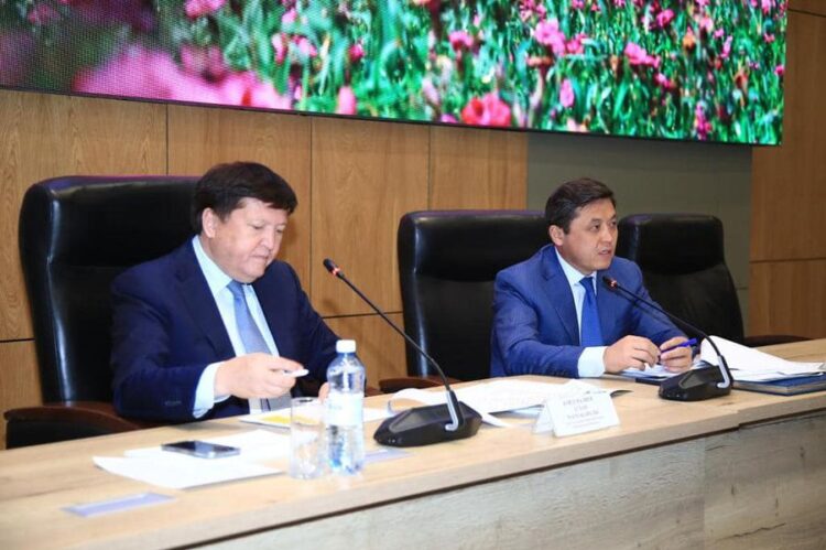 ТҮРКІСТАН: ДЕНСАУЛЫҚ САҚТАУ САЛАСЫНДАҒЫ МӘСЕЛЕЛЕР ТАЛҚЫЛАНДЫ