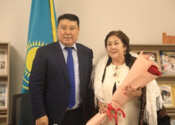 ТҮРКІСТАН: БАСҚАРМА БАСШЫСЫ АРДАГЕР КІТАПХАНАШЫЛАРҒА ҚҰРМЕТ КӨРСЕТТІ