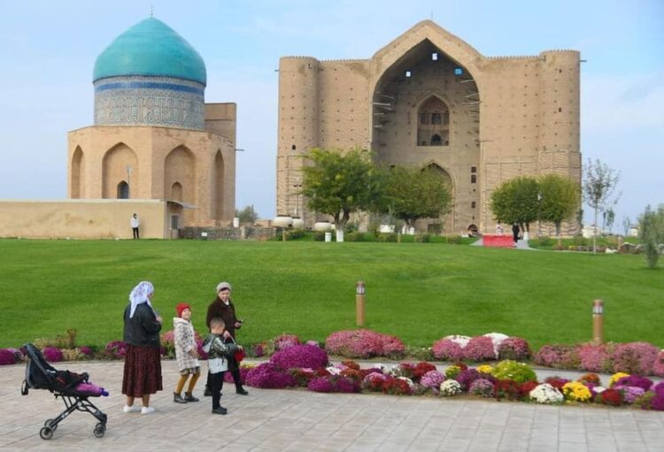 1000-ҒА ЖУЫҚ АДАМ ТҮРКІСТАНҒА ТЕГІН САЯХАТТАДЫ