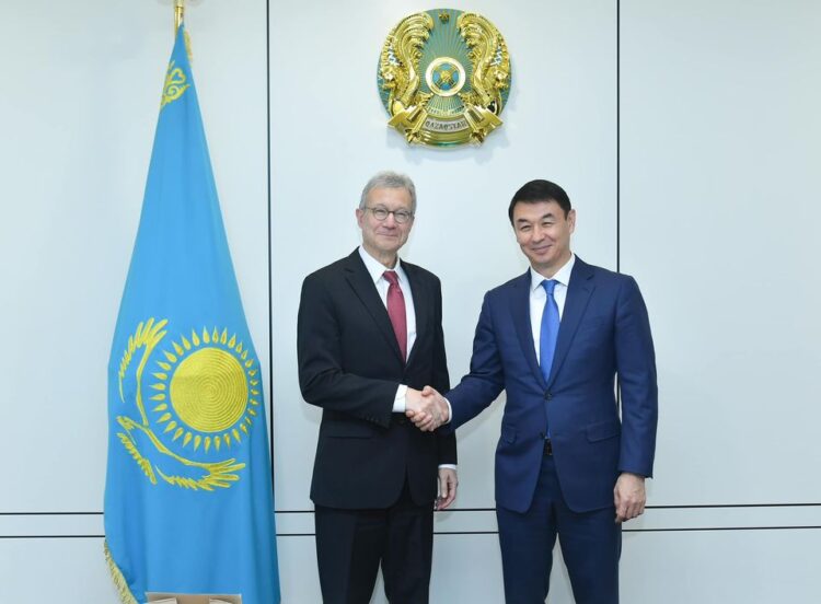 ДАРХАН САТЫБАЛДЫ АҚШ-ТЫҢ ҚАЗАҚСТАНДАҒЫ ЕЛШІСІМЕН КЕЗДЕСТІ