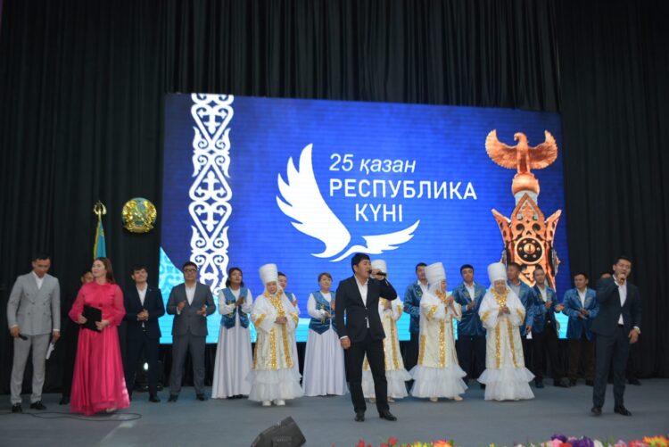 ШАРДАРА: РЕСПУБЛИКА КҮНІ САЛТАНАТТЫ ТҮРДЕ АТАЛЫП ӨТТІ