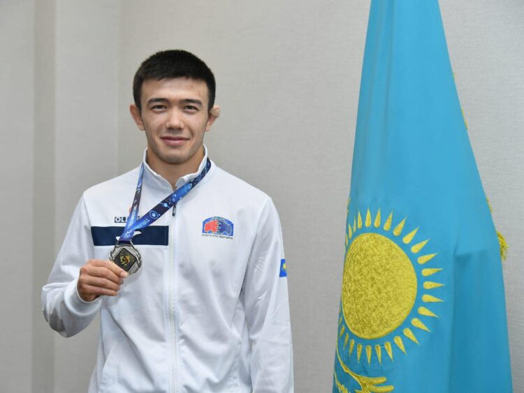 ТҮРКІСТАНДЫҚ БАЛУАН АСЫЛЖАН ЕСЕНГЕЛДІ – ӘЛЕМ ЧЕМПИОНАТЫНЫҢ КҮМІС ЖҮЛДЕГЕРІ