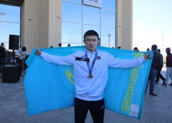 ӘЛЕМ БІРІНШІЛІГІНІҢ КҮМІС ЖҮЛДЕГЕРІ ЕЛГЕ ОРАЛДЫ