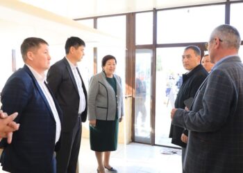 КОММУНАЛДЫҚ САЛА ҚЫЗМЕТКЕРЛЕРІНЕ АЗЫҚ-ТҮЛІК ТОПТАМАСЫ ТАРАТЫЛДЫ