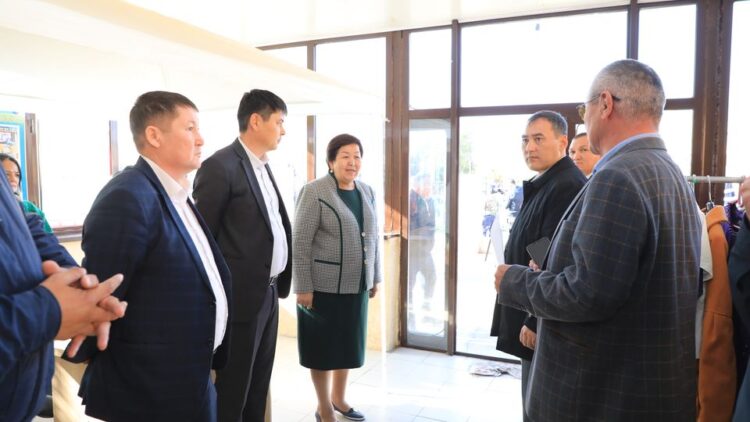 КОММУНАЛДЫҚ САЛА ҚЫЗМЕТКЕРЛЕРІНЕ АЗЫҚ-ТҮЛІК ТОПТАМАСЫ ТАРАТЫЛДЫ