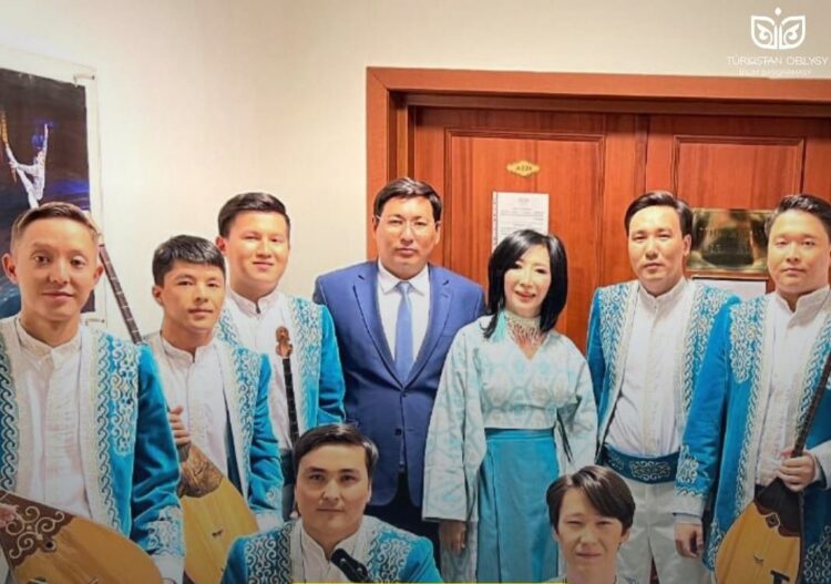 ТҮРКІСТАН: ТӨЛЕБИЛІК ҰСТАЗ МЕМЛЕКЕТ БАСШЫСЫНЫҢ АЛДЫНДА ӨНЕР КӨРСЕТТІ