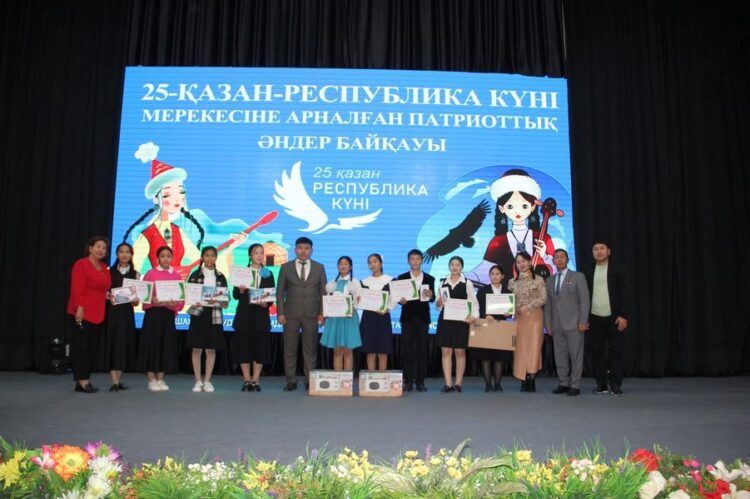 ШАРДАРА: РЕСПУБЛИКА КҮНІ МЕРЕКЕСІНЕ ОРАЙ ПАТРИОТТЫҚ  БАЙҚАУ ӨТКІЗІЛДІ