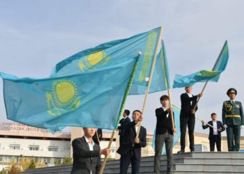 ТҮРКІСТАНДА РЕСПУБЛИКА КҮНІ МЕМЛЕКЕТТІК ТУДЫ КӨТЕРУ РӘСІМІ ӨТТІ