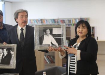 ТҮРКІСТАНДА САЙЛАУ ПЕРНЕБАЕВТЫҢ «АҚ ПЕН ҚАРА» ФОТОКІТАБЫНЫҢ ТАНЫСТЫРЫЛЫМЫ ӨТТІ