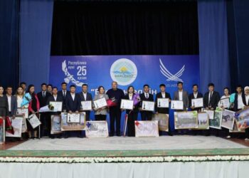 ТҮРКІСТАН: КЕЛЕСТЕ РЕСПУБЛИКА КҮНІ ЖӘНЕ АУДАННЫҢ 5 ЖЫЛДЫҒЫ КЕҢ КӨЛЕМДЕ АТАЛЫП ӨТТІ