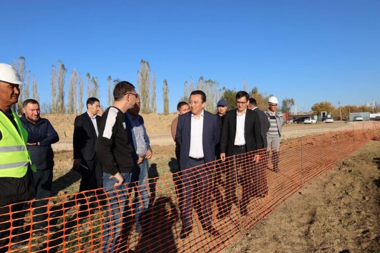 ТҮРКІСТАН: ТӨЛЕБИДЕ «ЖАЙЛЫ МЕКТЕП» ЖОБАСЫ АЯСЫНДА ҮШ МЕКТЕПТІҢ ҚҰРЫЛЫСЫ БАСТАЛДЫ