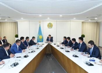 ДАРХАН САТЫБАЛДЫ ӘКІМДЕРГЕ ИНВЕСТИЦИЯЛЫҚ АХУАЛДЫ ЖАҚСАРТУДЫ ТАПСЫРДЫ