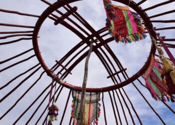 ТҮРКІСТАНДА ХАЛЫҚТЫҢ БІРЛІГІН БЕЙНЕЛЕЙТІН КИІЗ ҮЙ ТІГІЛДІ