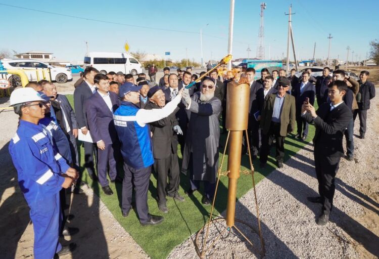 ТҮРКІСТАН ОБЛЫСЫНДА «САҚАЛДЫ ҚҰРЫЛЫСТЫҢ» МӘСЕЛЕСІ ШЕШІЛІП, БІР АУЫЛҒА ГАЗ БЕРІЛДІ