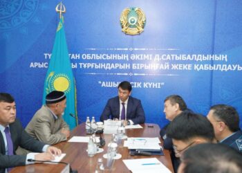 ДАРХАН САТЫБАЛДЫ АРЫСТЫҚ ТҰРҒЫНДАРДЫҢ ӨТІНІШІН ТЫҢДАДЫ