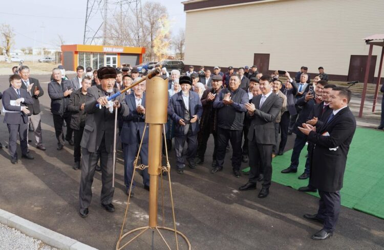 ТҮРКІСТАН ОБЛЫСЫНДА 8 МЫҢҒА ЖУЫҚ ТҰРҒЫНДЫ ГАЗБЕН ҚАМТИТЫН НЫСАН ПАЙДАЛАНУҒА ТАПСЫРЫЛДЫ