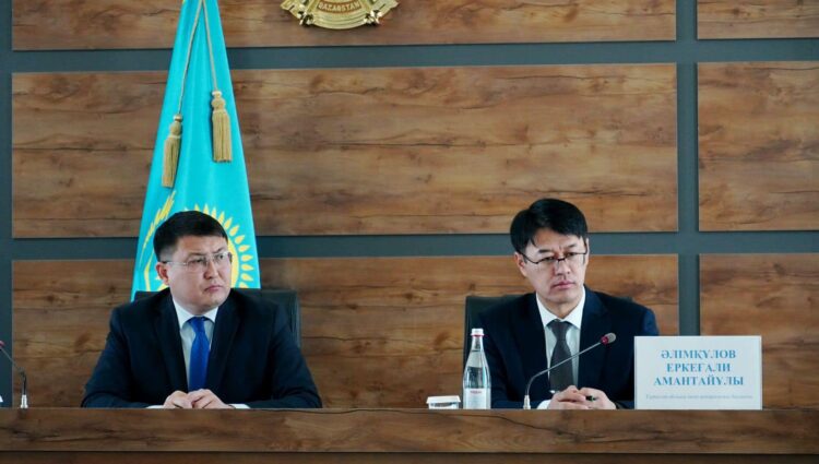ТҮРКІСТАН: ҚАЗЫҒҰРТ АУДАНЫНДАҒЫ ӨЗЕКТІ МӘСЕЛЕЛЕР НАЗАРДА