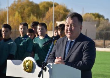 ТҮРКІСТАН: СОЗАҚ АУДАНЫНДА 1030 ОРЫНҒА АРНАЛҒАН СТАДИОН АШЫЛЫП, ЕЛ ИГІЛІГІНЕ ҰСЫНЫЛДЫ