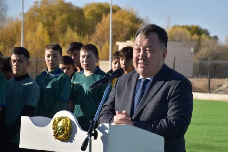 ТҮРКІСТАН: СОЗАҚ АУДАНЫНДА 1030 ОРЫНҒА АРНАЛҒАН СТАДИОН АШЫЛЫП, ЕЛ ИГІЛІГІНЕ ҰСЫНЫЛДЫ