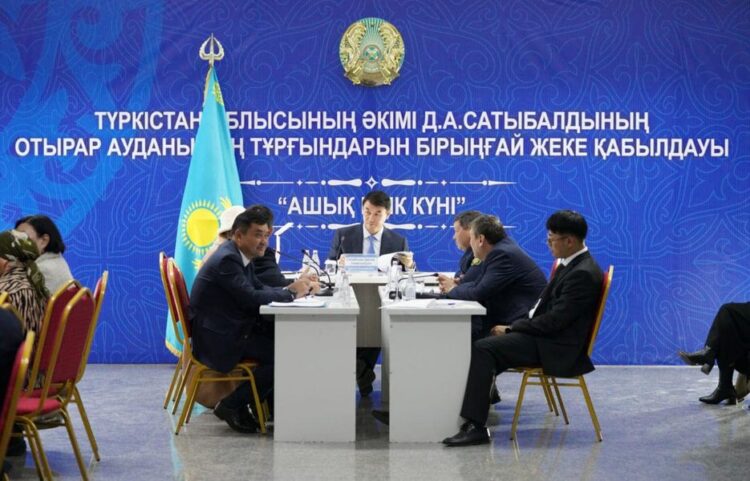 ДАРХАН САТЫБАЛДЫ ОТЫРАРДА ТҰРҒЫНДАРДЫ ӨТІНІШТЕРІ БОЙЫНША ҚАБЫЛДАДЫ