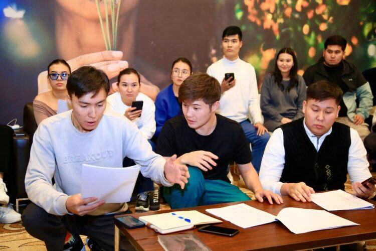 ТҮРКІСТАНДА ЖАҢА МЮЗИКЛГЕ ДАЙЫНДЫҚ ЖҮРІП ЖАТЫР