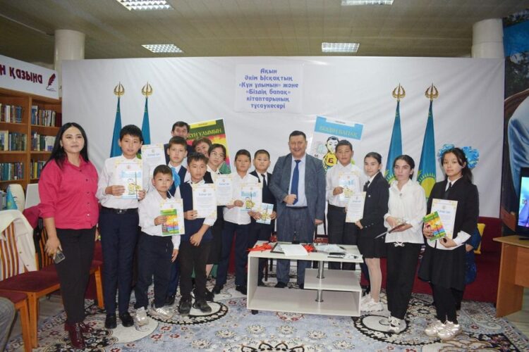 ОБЛЫСТЫҚ БАЛАЛАР КІТАПХАНАСЫНДА ҚОС КІТАПТЫҢ ТҰСАУЫ КЕСІЛДІ