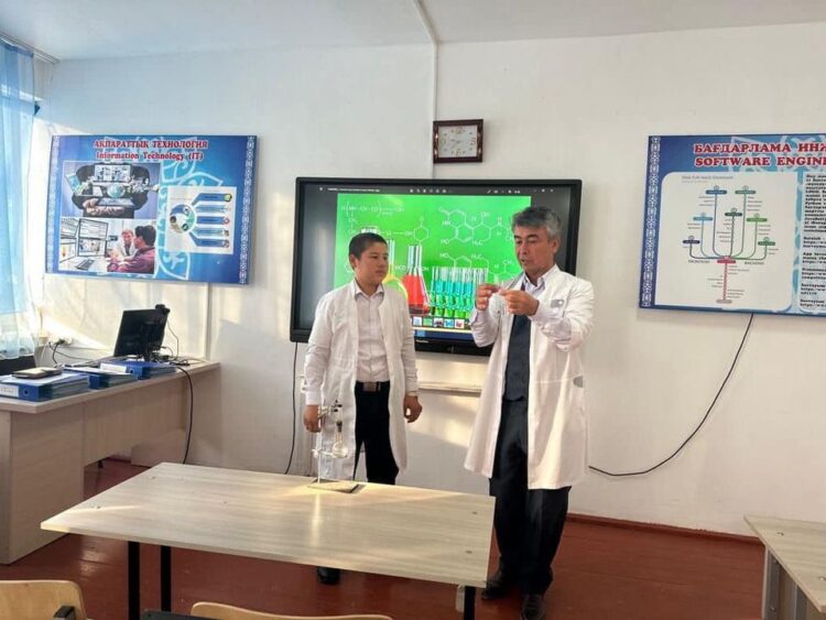 ТҮРКІСТАН: КЕЛЕСТЕ 4000-ҒА ЖУЫҚ ШӘКІРТ ХИМИЯДАН ГРАНТ ИЕГЕРІ АТАНҒАН